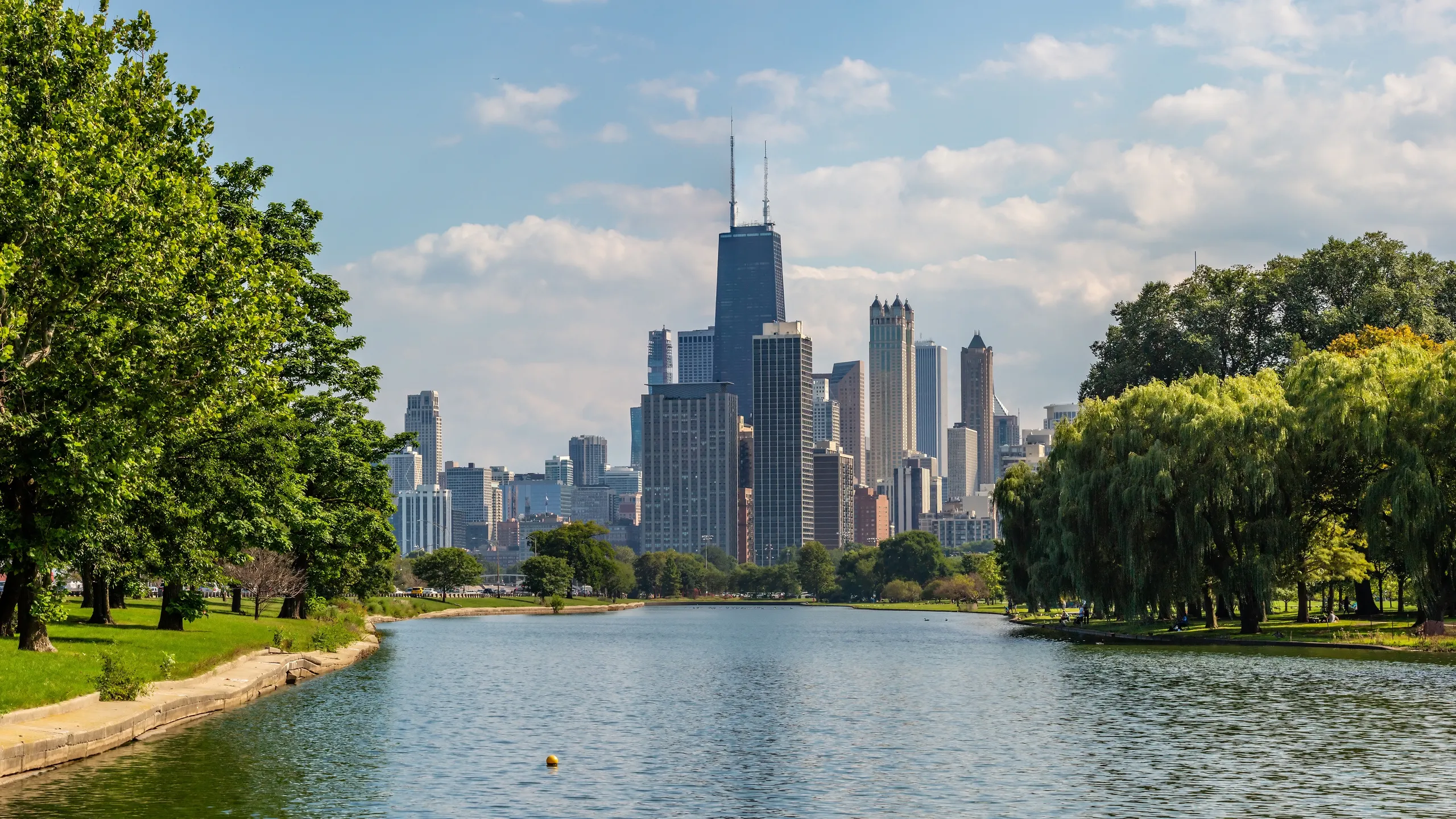 Panoramic view of Lincoln Park and the Chicago skyline.