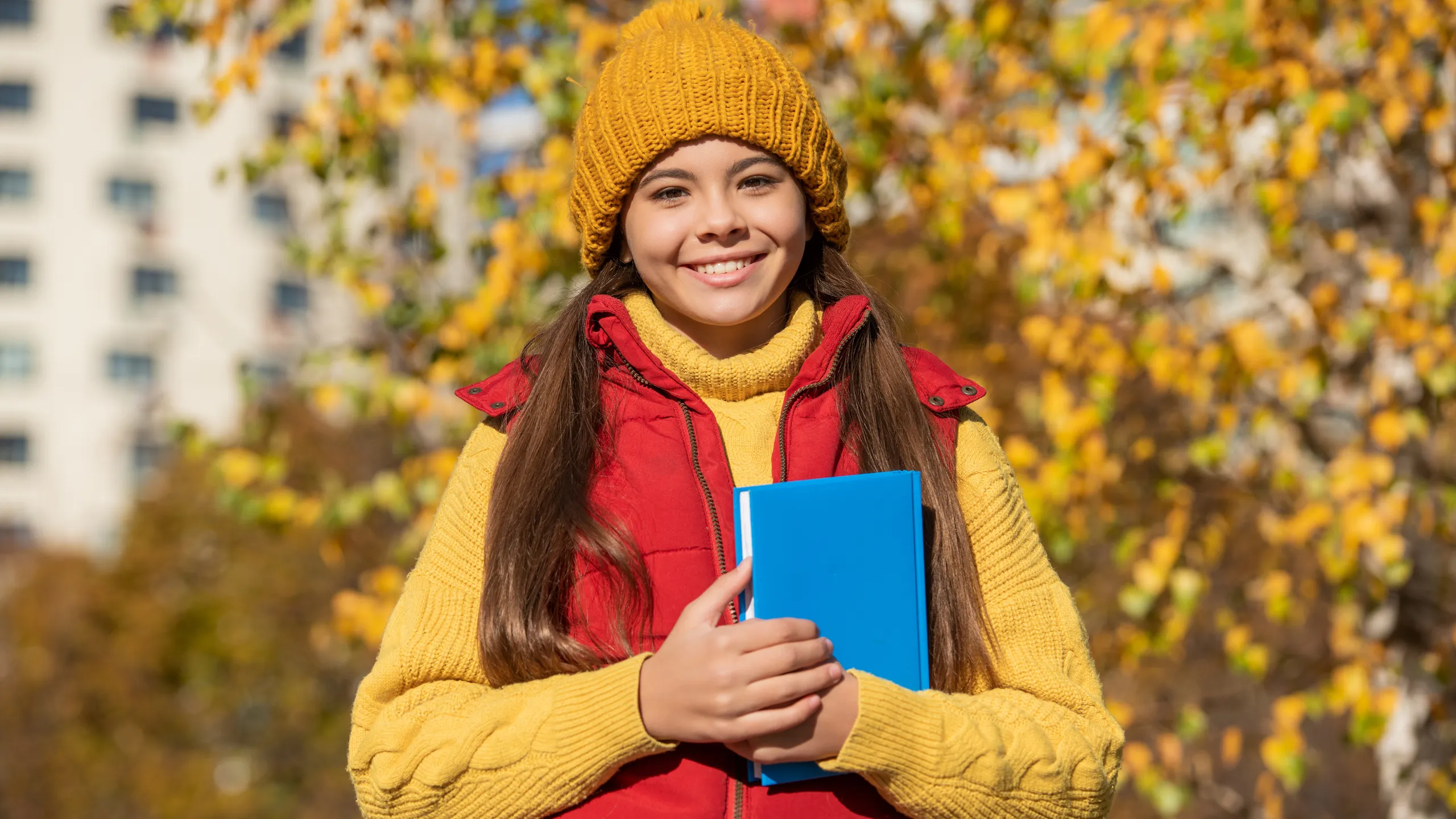 glad teen kid back to school in autumn