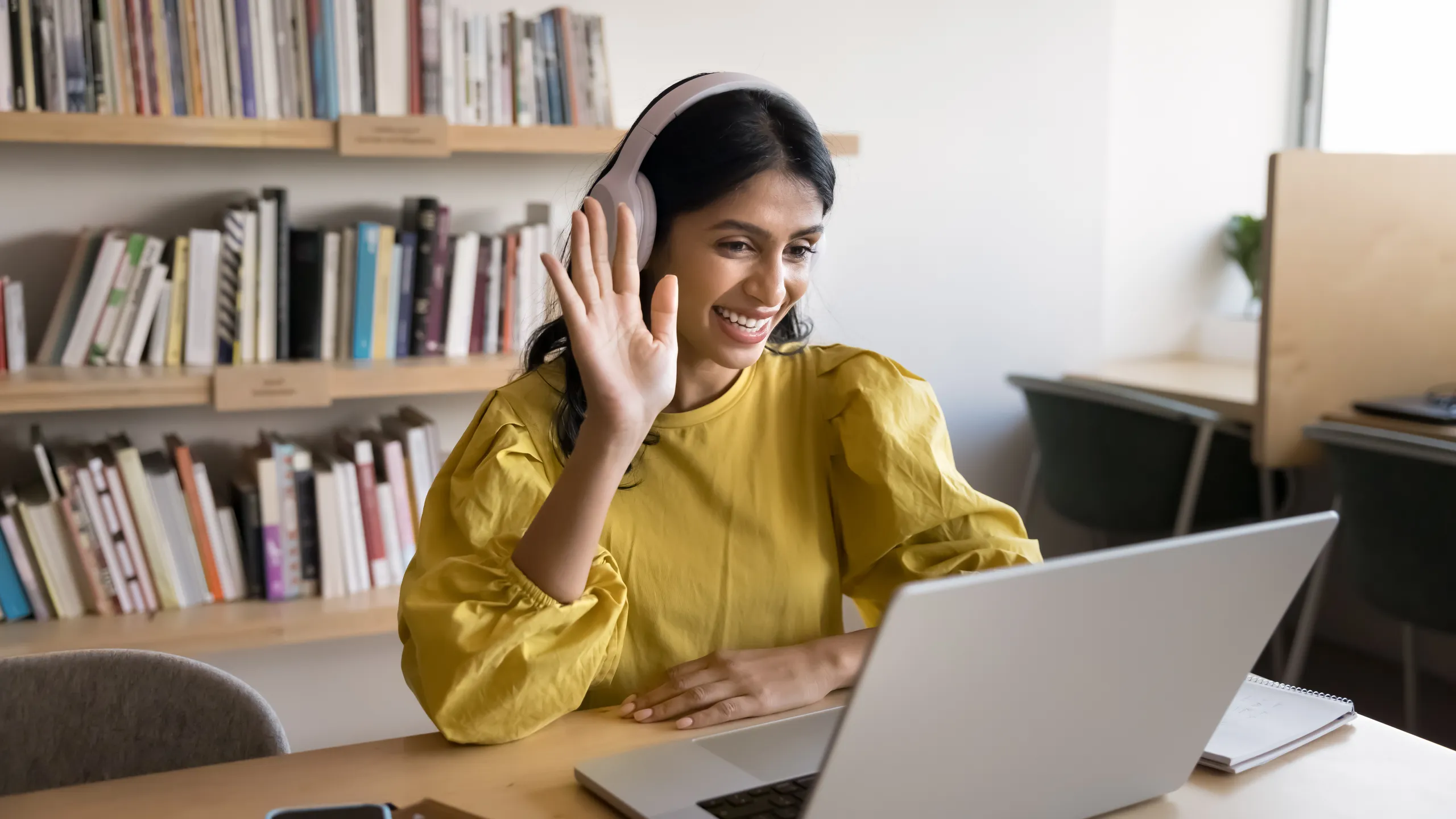 Student greeting online counselor