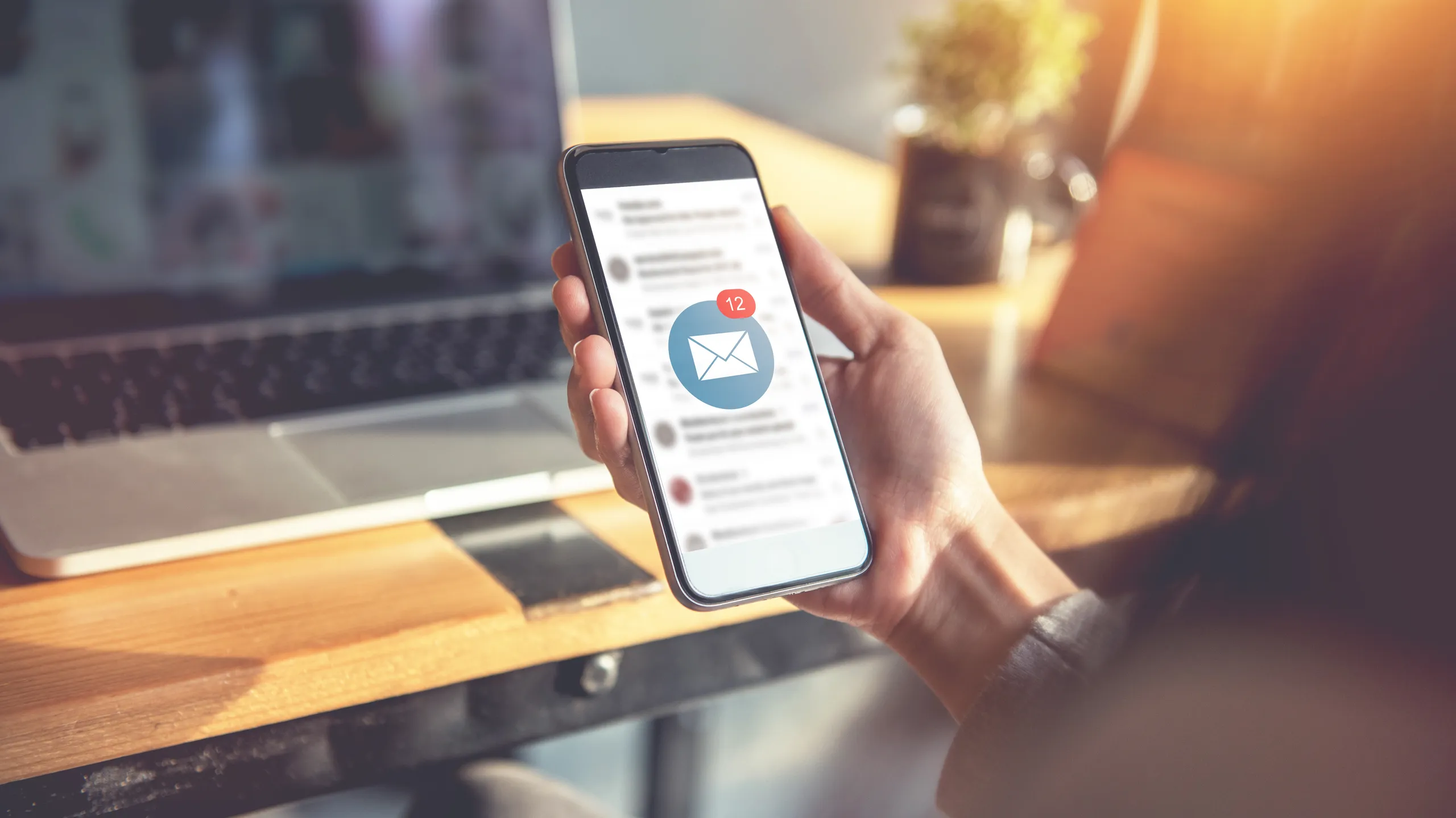 Female recieve inbox view the pending e-mail communication, New