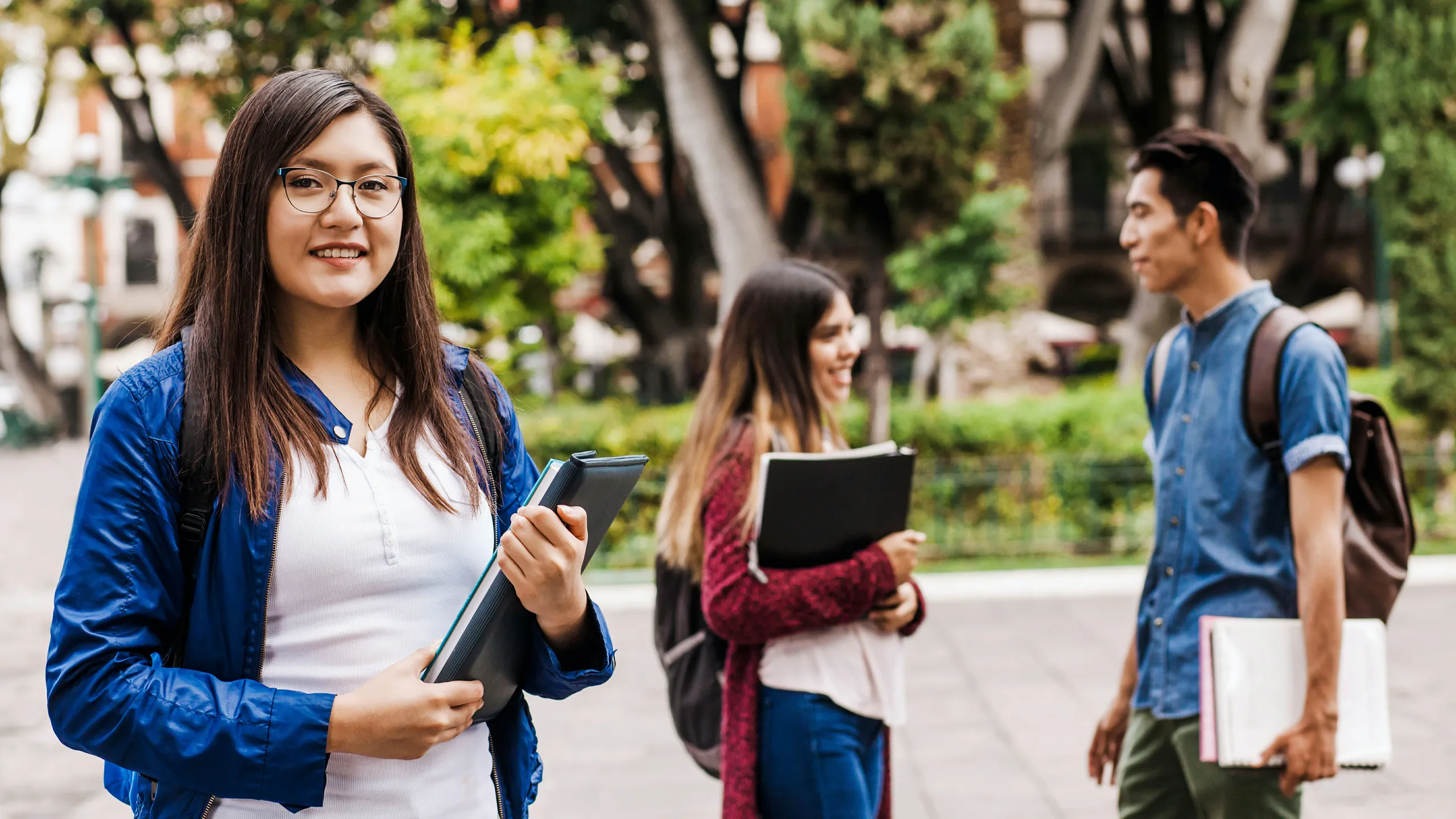 Mexican Female student or international student in internship in Mexico City