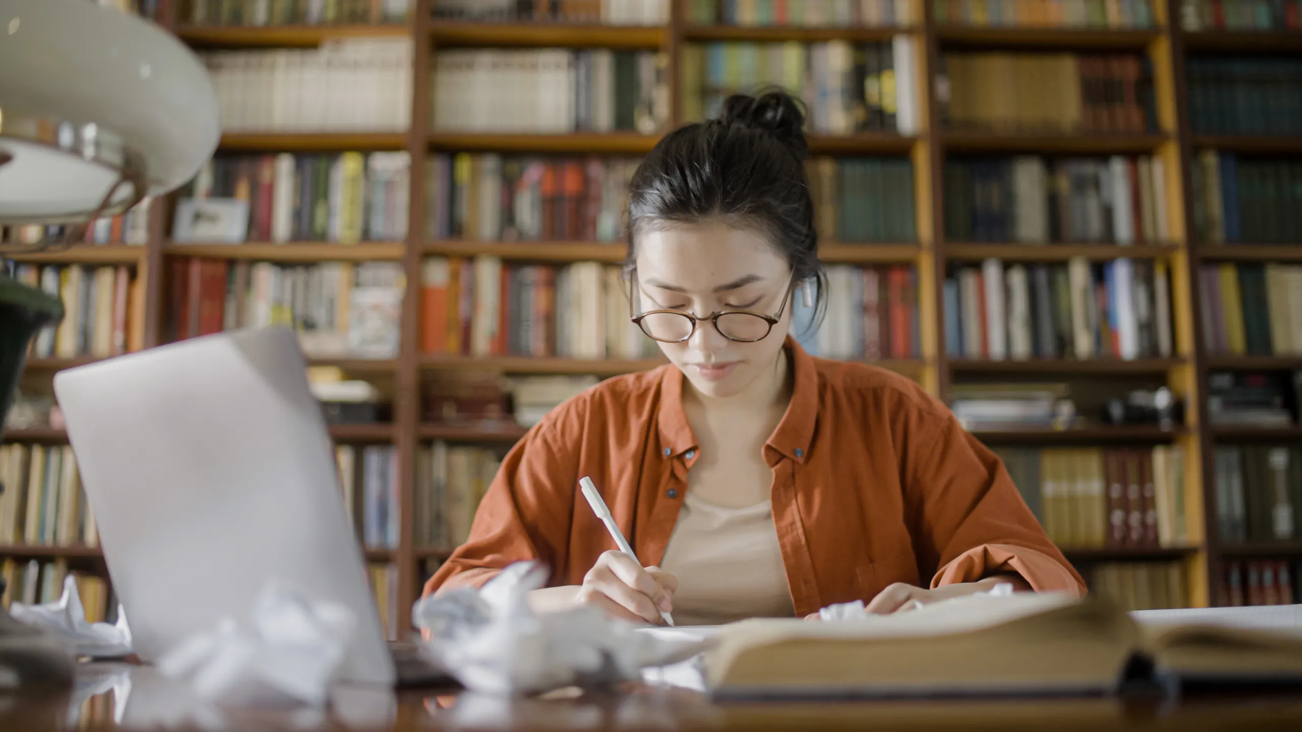 Young asian woman in the middle of creative process, brainstorming ideas for an article