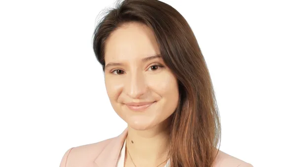 Lara Van Rooyen - headshot