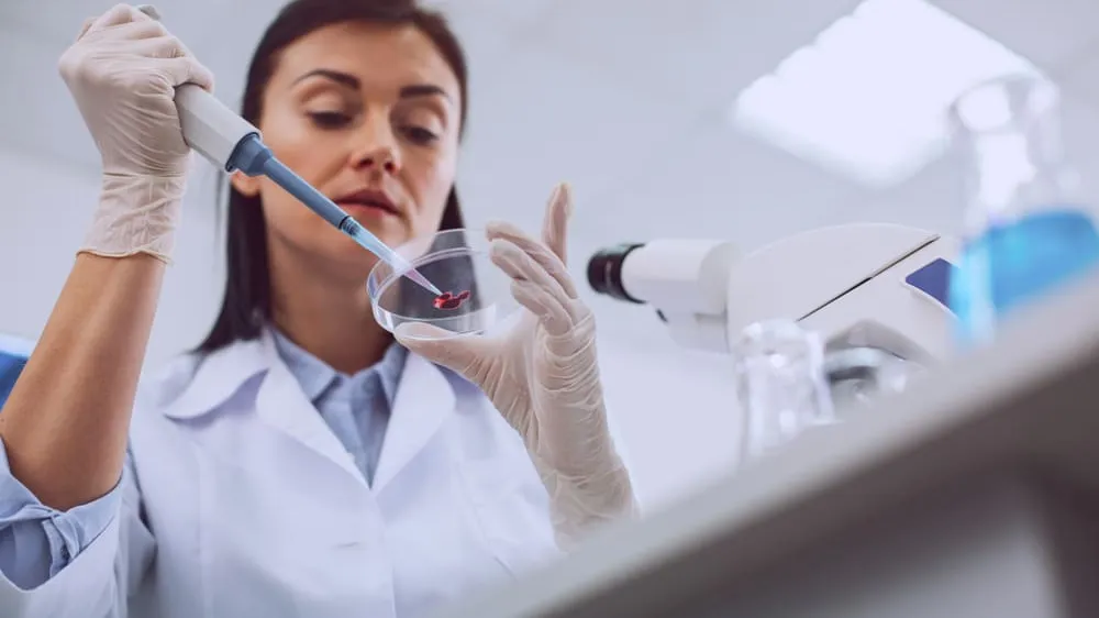 Important,Blood,Test.,Serious,Smart,Scientist,Conducting,A,Blood,Test