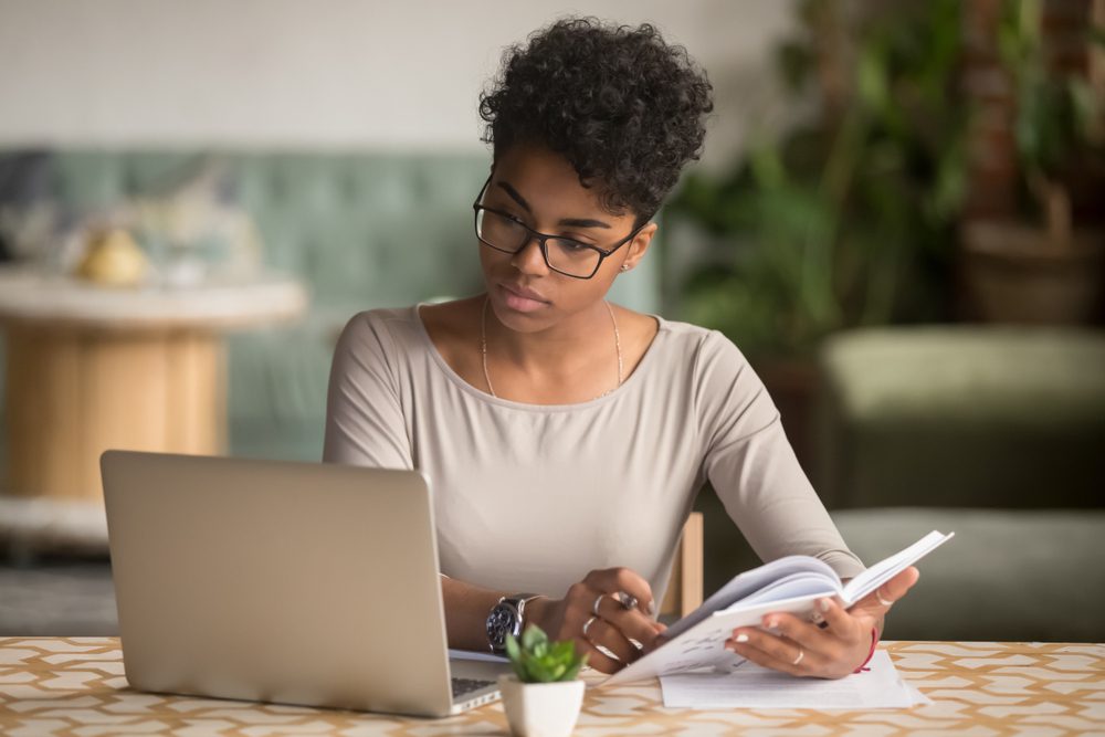 Focused,Young,Businesswoman,Or,Student,Looking,At,Laptop