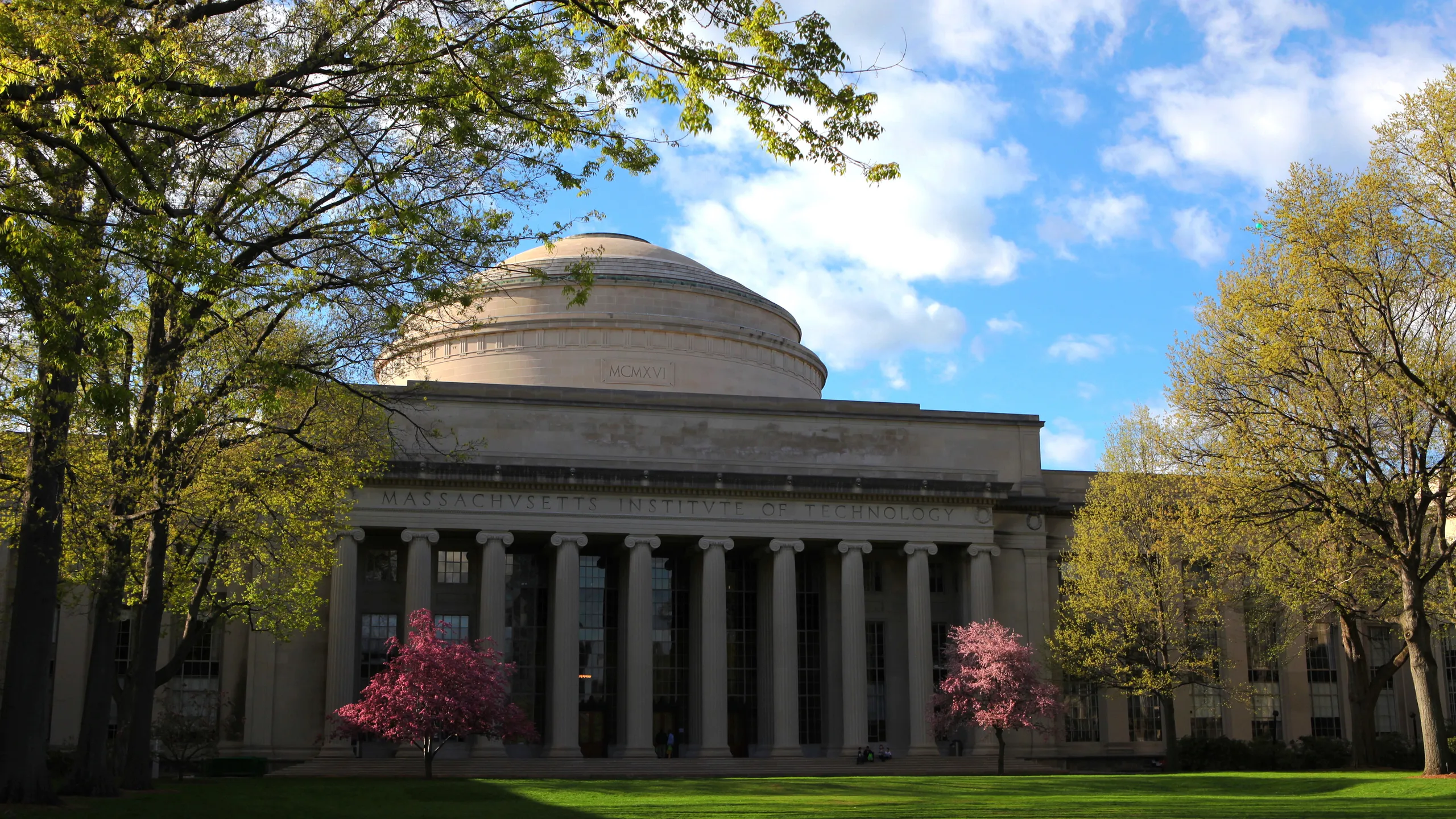 MIT college building