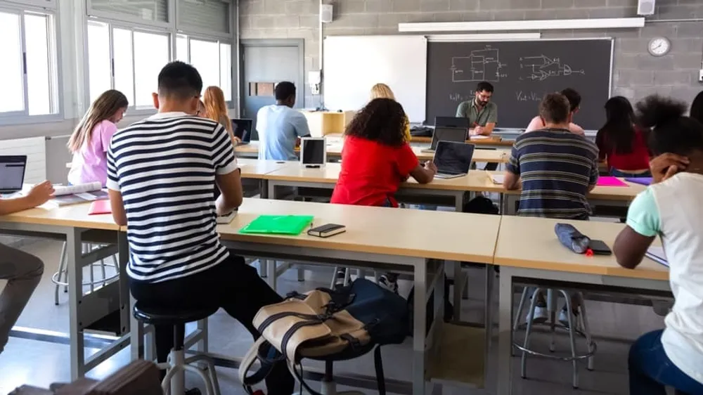 highschoolers working in class