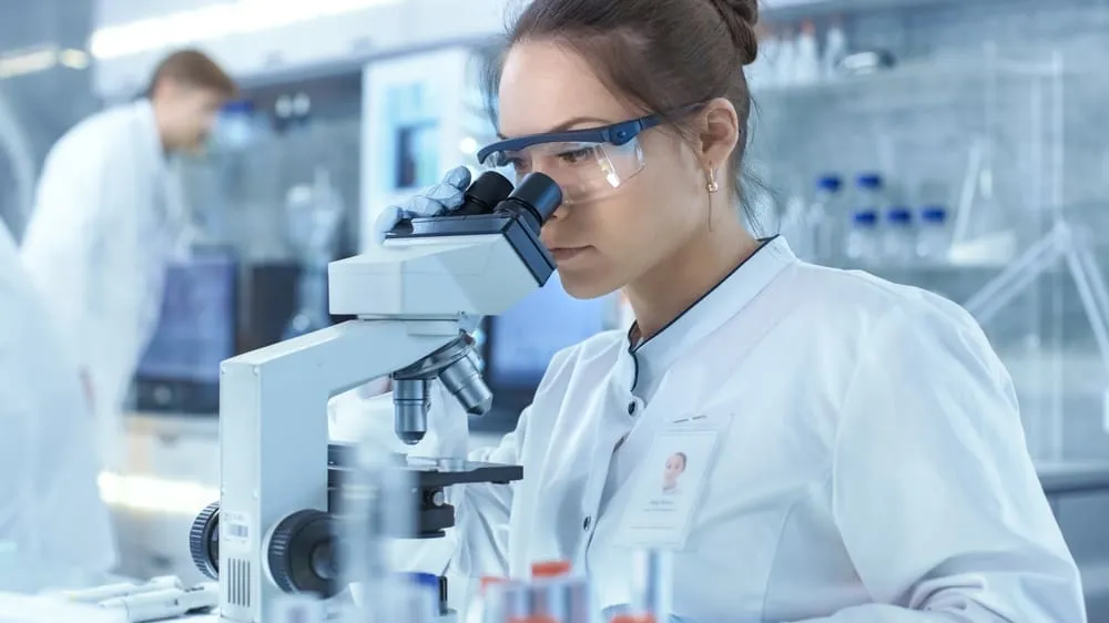 medical student looking at microscope